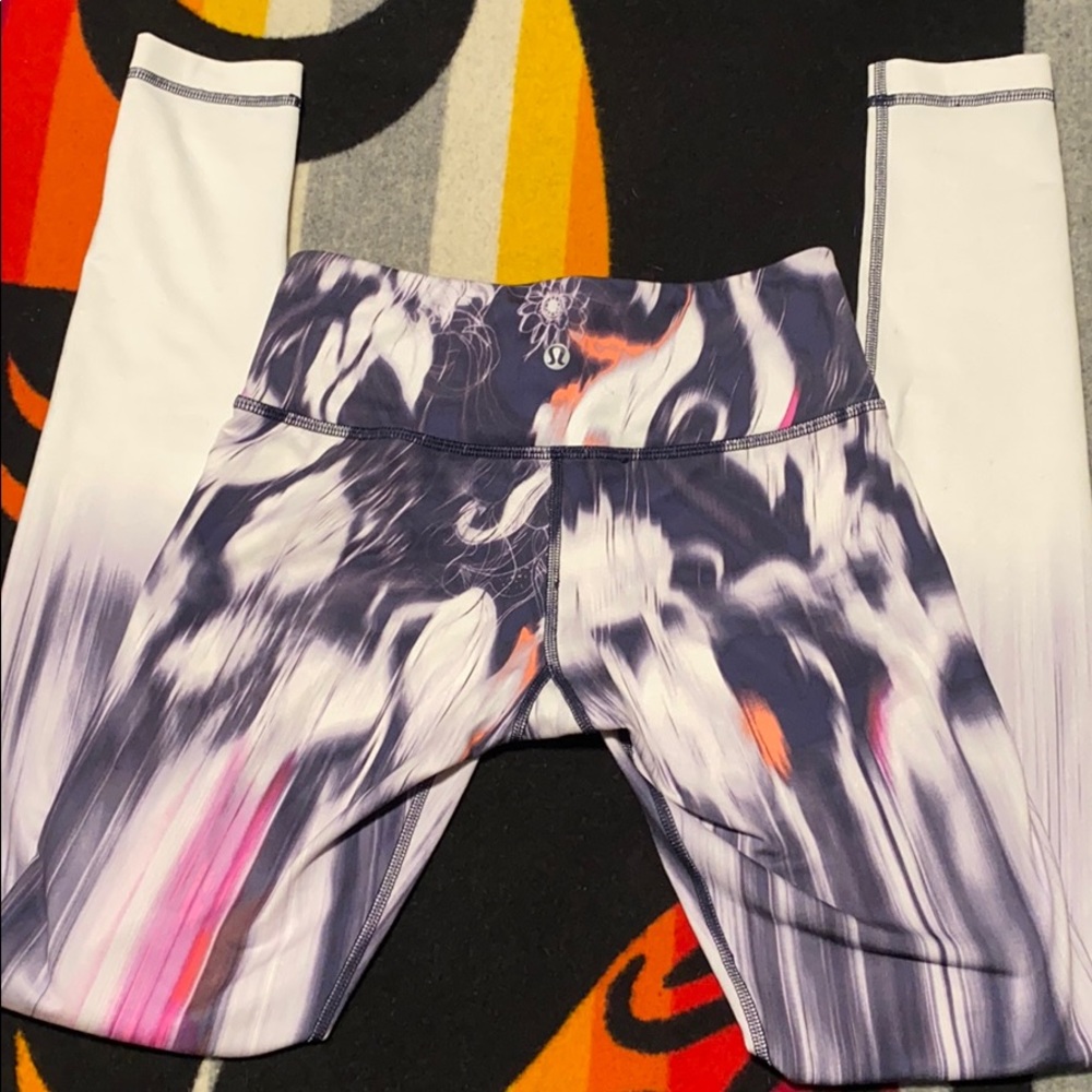 EUC Lululemon leggings Rare pattern size 4